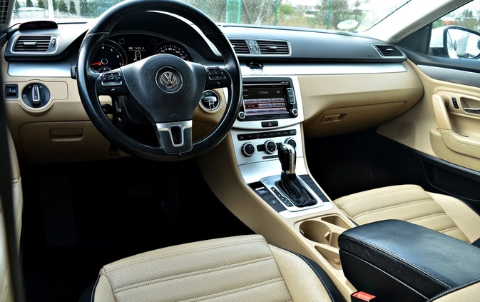 Volkswagen CC cena 39500 przebieg: 266000, rok produkcji 2013 z Żychlin małe 232